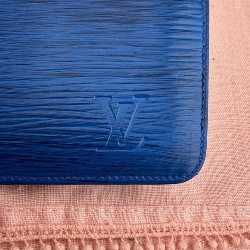 AUTHENTIC Louis Vuitton Epi Key Pouch. Color: Toledo - Picture 3 of 12